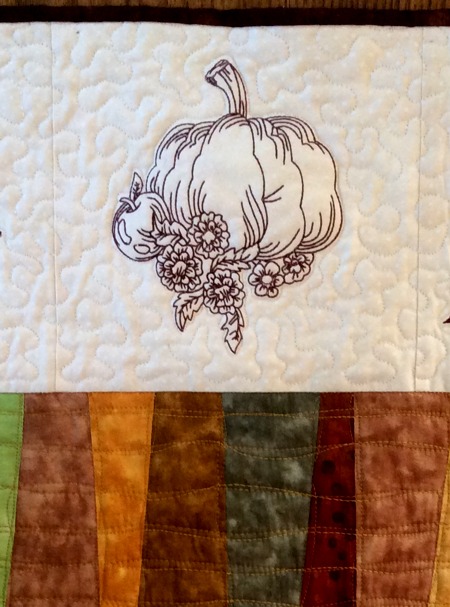 Autumn-Themed Quilted Tablerunner image 2