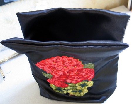 Cosmetic or Jewelry Purse with Flower Embroidery image 9
