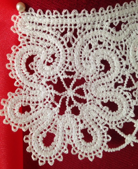 Freestanding Battenberg Lace Flower Collar image 3