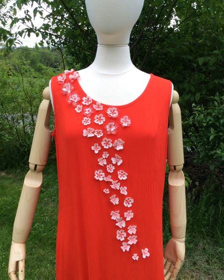 Clothes decorated with freestanding flowers image 7