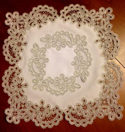 Freestanding Battenberg Lace Corner Set image 3