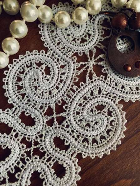 Finished doily, close-up.