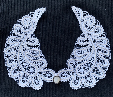 Stitch-out of the lace collar.