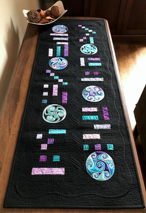 Quilted Tablerunner with Celtic embroidery