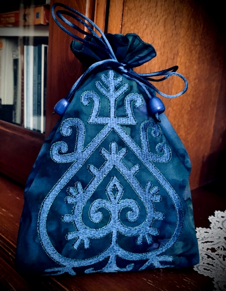 Finished blue bag with blue embroidery.