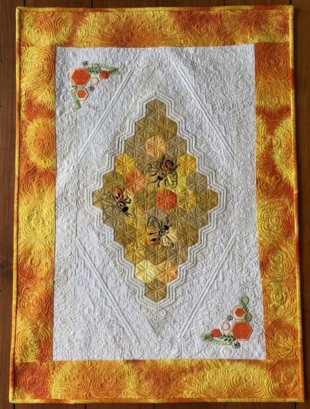 Finished tablerunner with bee embroidery.