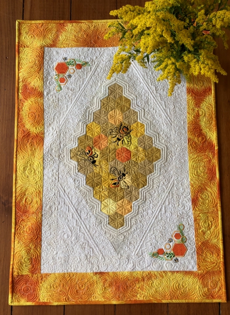 Finished tablerunner with bee embroidery.