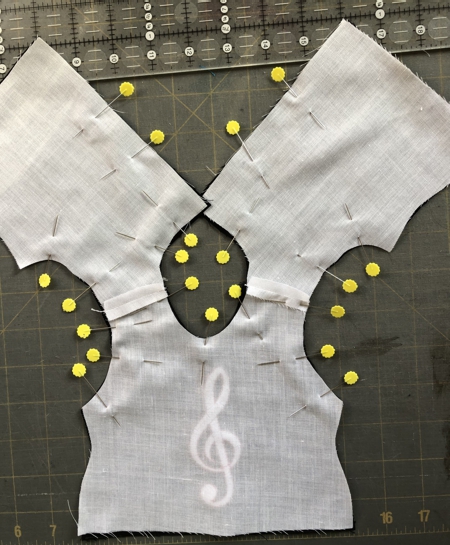 Lining pinned to the bodice. Wrong side.