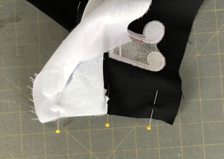 Sides of the lining and bodice pinned together. Wrong side.