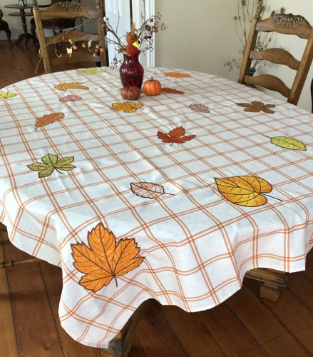 Finished tablecloth with applique embroidery