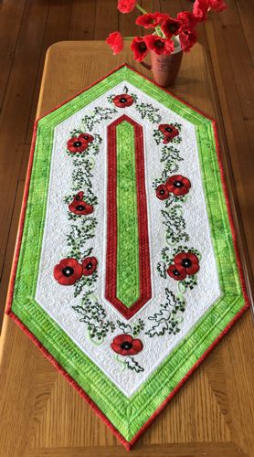 Finished tablerunner with poppy embroidery