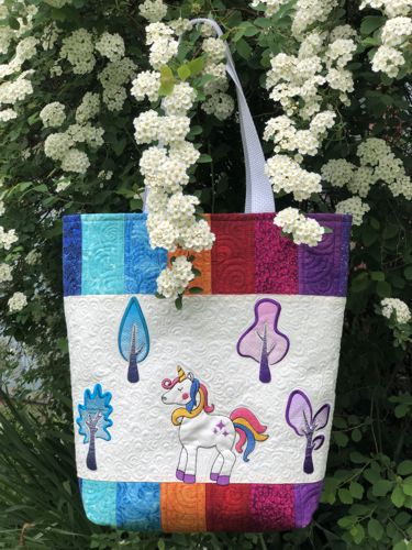 Tote bag with unicorn embroidery.