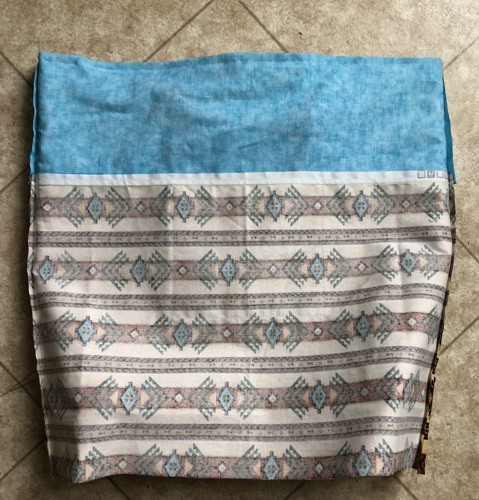 Stitch the lining and the outer bag along the upper edge.