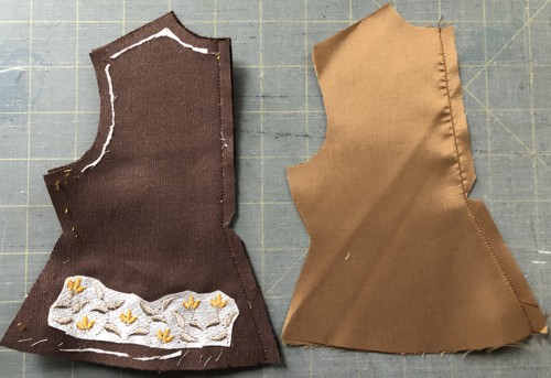 Sew the central seam on the back.