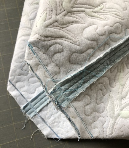 Stitch. Seam allowance 1/2". Stitch several parallel lines.