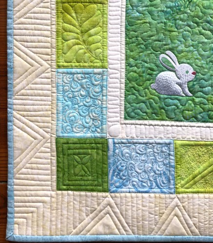 A close-up of the quilting stitches on the borders.