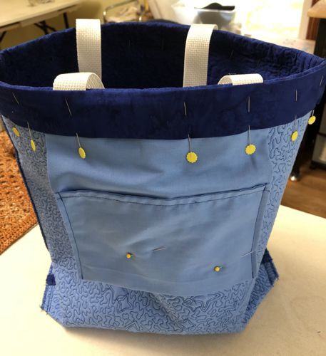 Fold the trim and the upper edge bag. Pin.