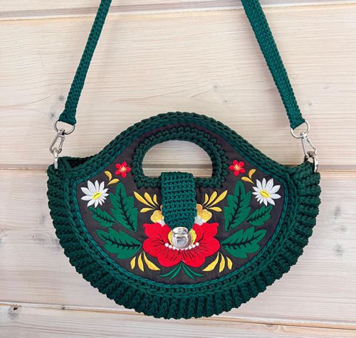Purse with Embroidered Panels and Crocheted Sides