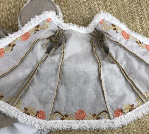 Sew the edge of the fur strip to the lining of the coat.