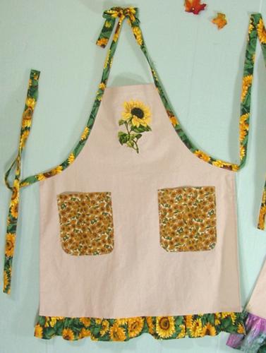 Linen Aprons with Embroidery image 3