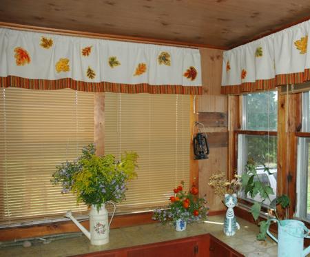 Autumn Valance with Cutwork Applique Leaves image 1