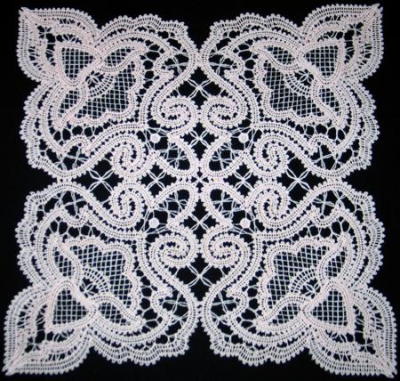 FSL Battenberg Royal Doily image 3