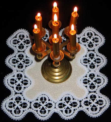 Table Linen with Battenberg Buttercup Border Lace image 4