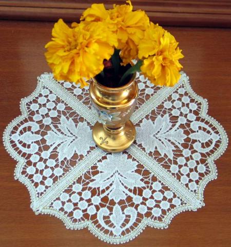 Table Linen with Battenberg Grapes Lace Corner image 2