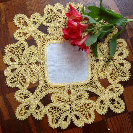 Table Linen with Battenberg Butterfly Border Lace image 9